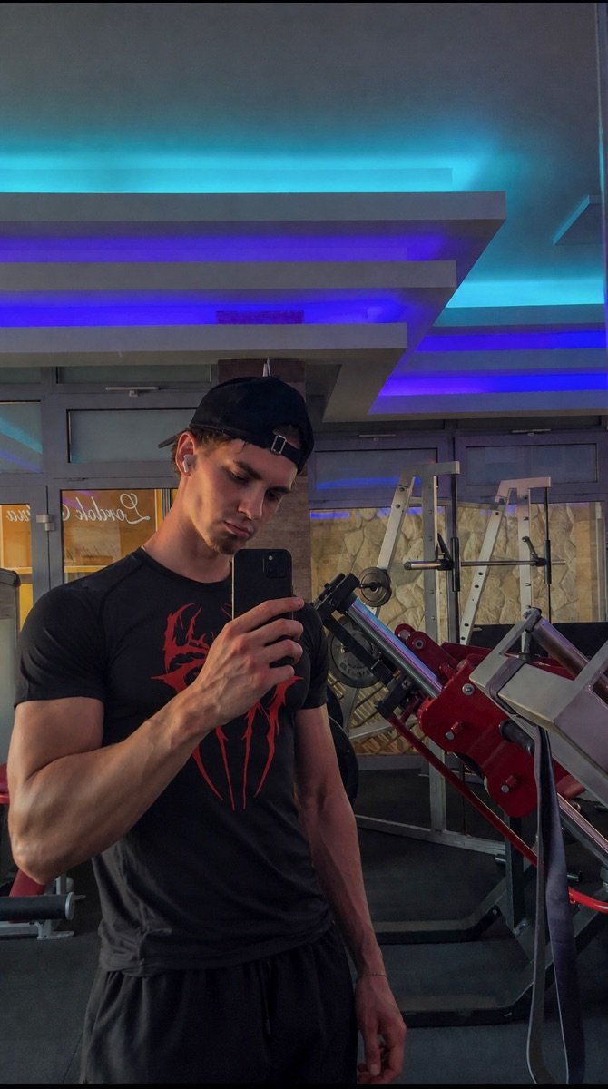 Bence, 20 — Sugar Daddy in Budapest