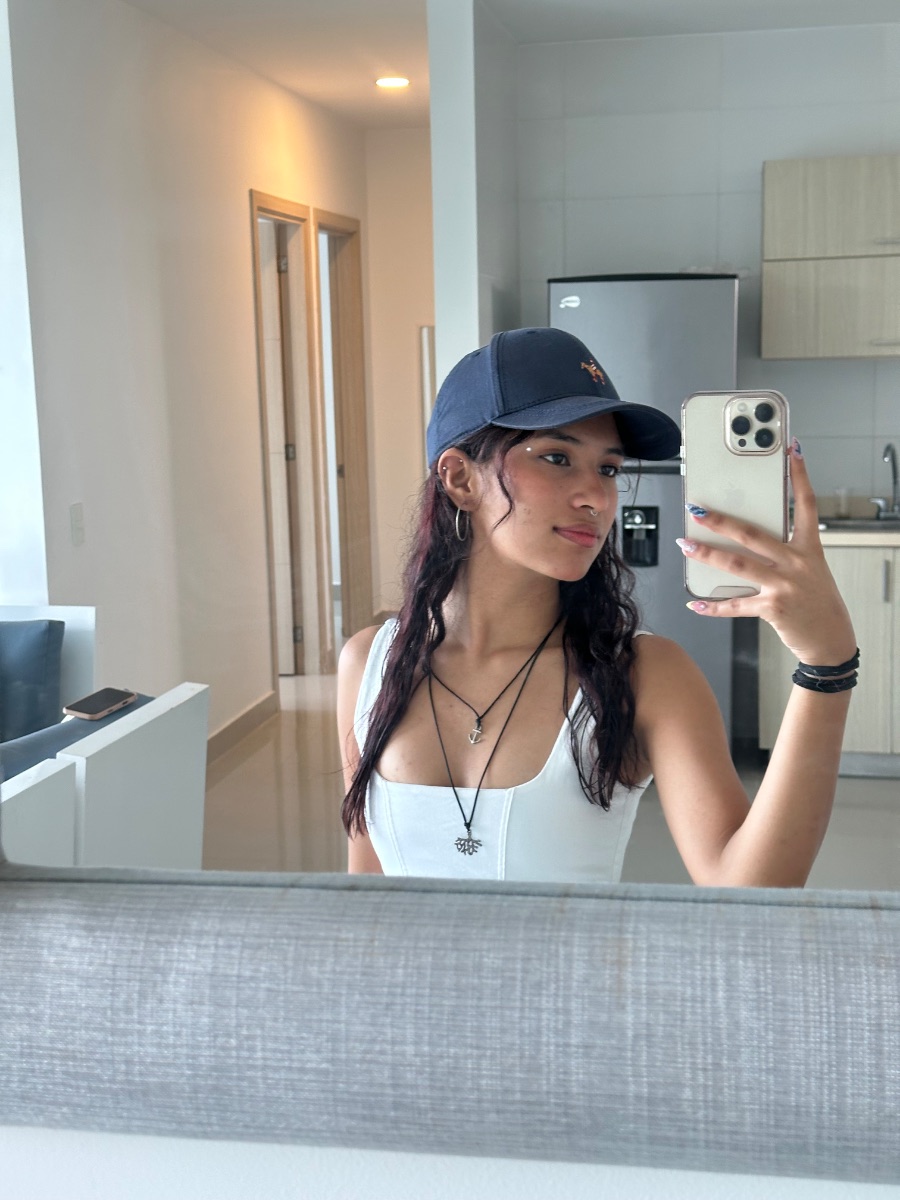 Caro, 20 — Sugar Baby in Medellín