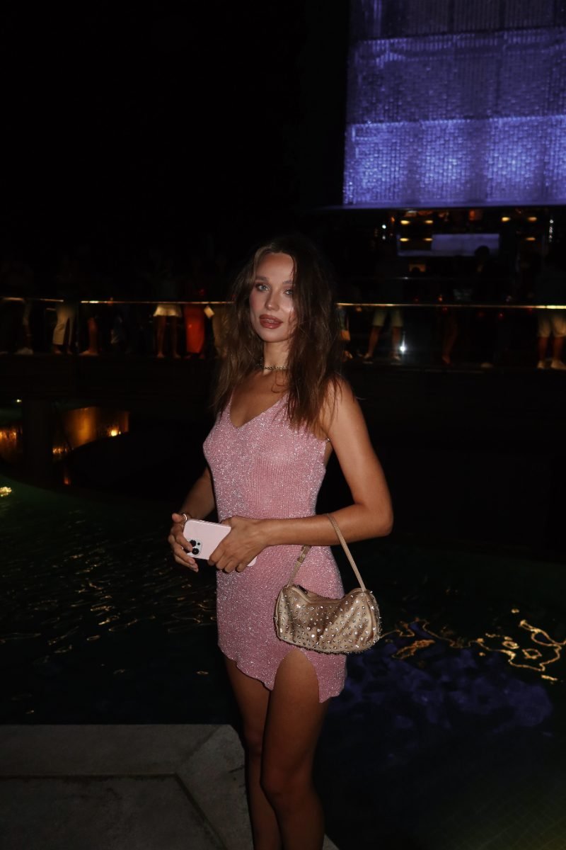 Julia — Sugar Baby in Padół