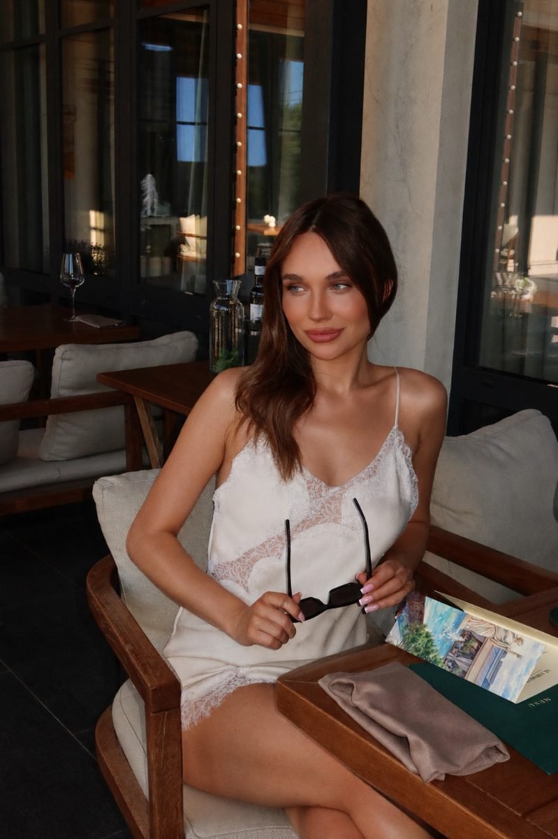 Julia — Sugar Baby in Padół
