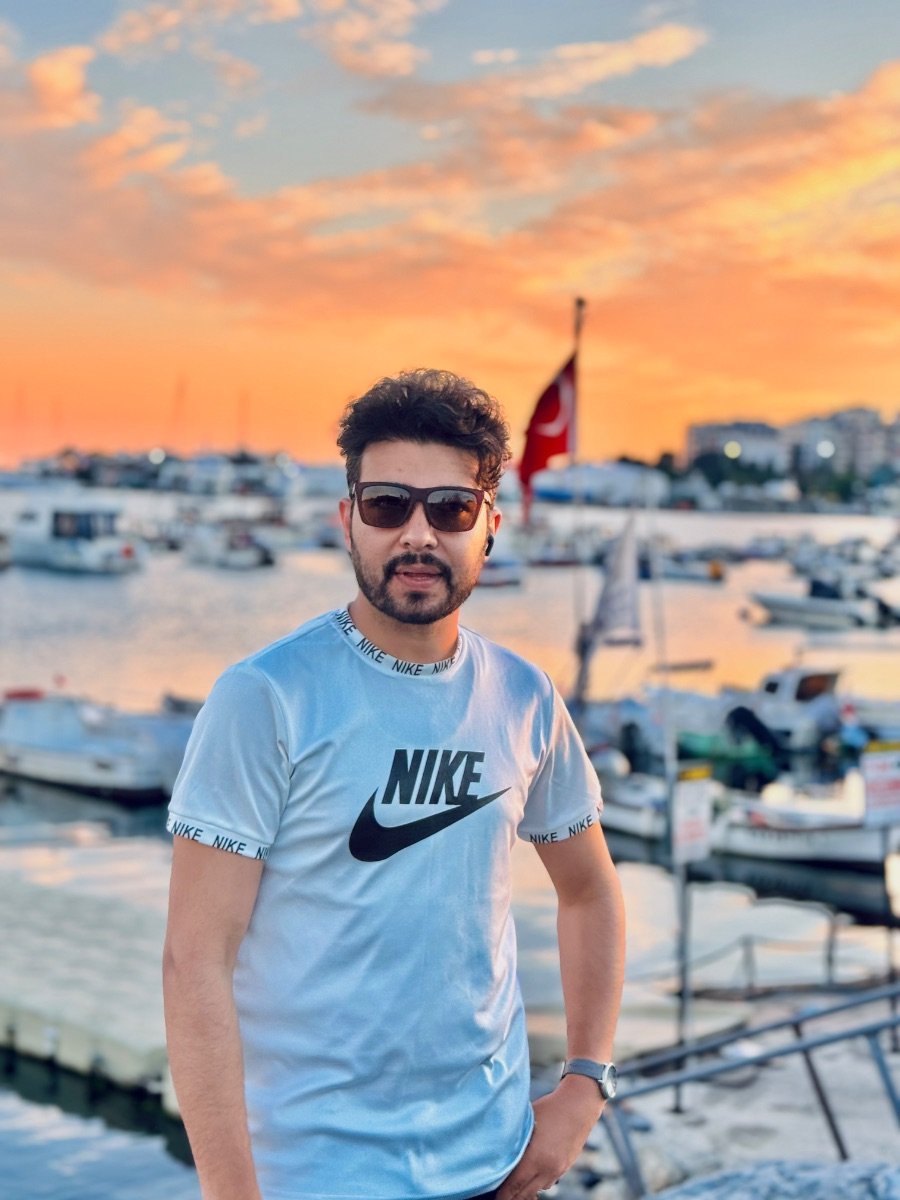 Khalid Ahmadi — Sugar Daddy in Istanbul