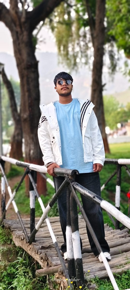Mohit jediya  — Sugar Daddy in คุรุคราม